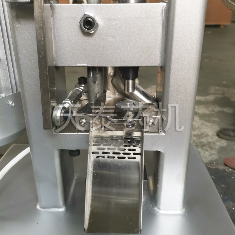 Single pressure milk tablet machine