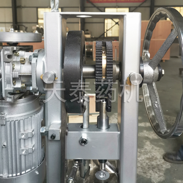 Single pressure milk tablet machine