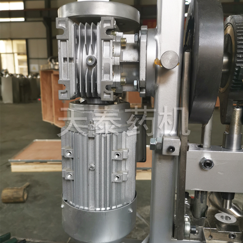 Single pressure milk tablet machine