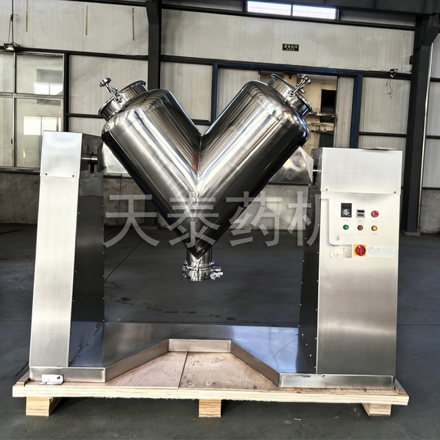 V-shaped mixer with forced stirring